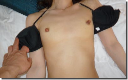 ブラジャーがフロントホックな前開きおっぱいのエロ画像 ①