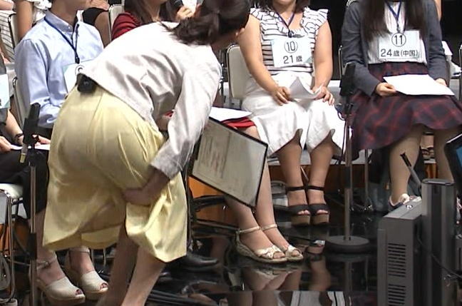 【画像】名古屋の女子アナのパンツが完全に透けて丸見え放送事故ｗｗｗｗｗｗ