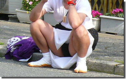 男のパンチラ！ブリーフやトランクスがチラリしたエロ画像 ②