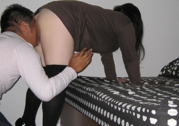 お尻 舐める 四つん這い クンニ エロ画像