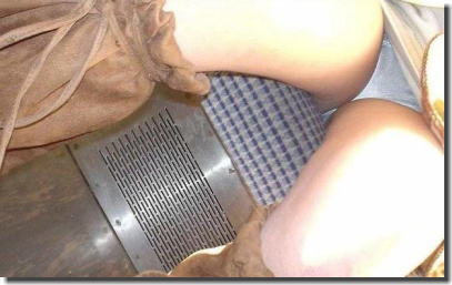 電車でパンチラ！寝るふりして薄目でパンツ見たいエロ画像 ③