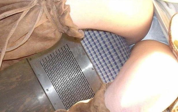 電車 パンチラ パンツ エロ画像【34】