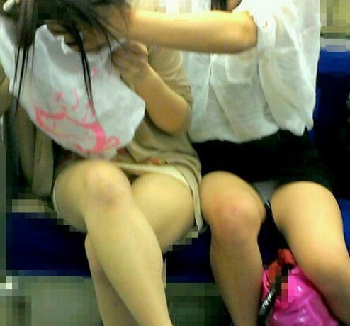 電車 パンチラ パンツ エロ画像【35】