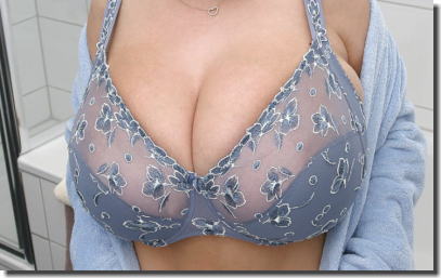 ビッグカップのブラジャーつけてる巨乳外国人のエロ画像 ③