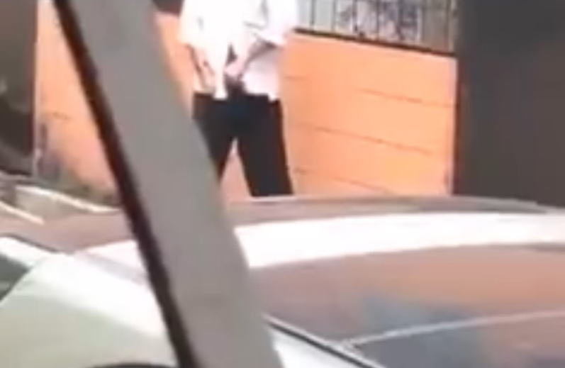【動画】外でこんな堂々とオ○ニーしてるやつ見た事ある？