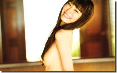 お姉さんがロングヘアで乳首を隠す髪ブラ美女のエロ画像 ②