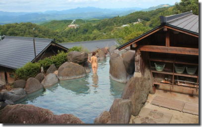 望遠カメラすげえッ！女湯・露天風呂の温泉盗撮エロ画像 ①