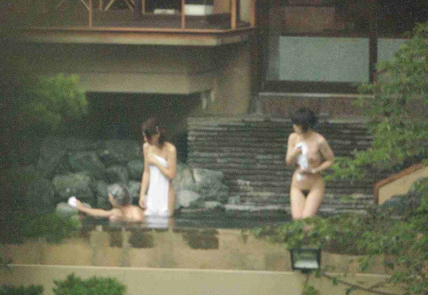望遠カメラ 女湯 露天風呂 温泉 盗撮 エロ画像