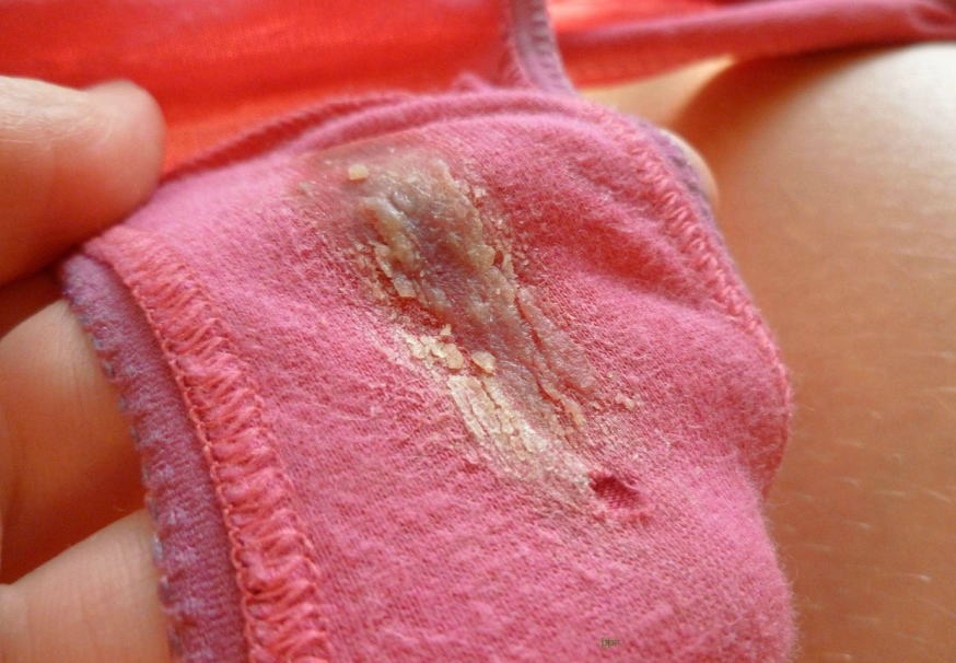 使用済 激臭 クロッチ シミ パンツ エロ画像
