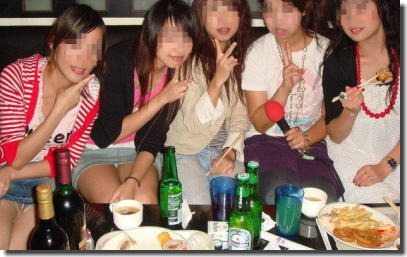 飲み会・女子会・合コンなどでパンチラしているエロ画像 ②