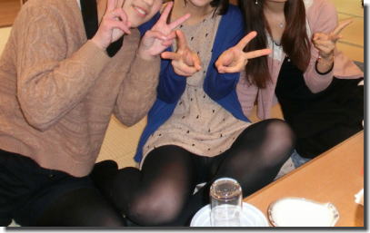 飲み会・女子会・合コンなどでパンチラしているエロ画像 ④