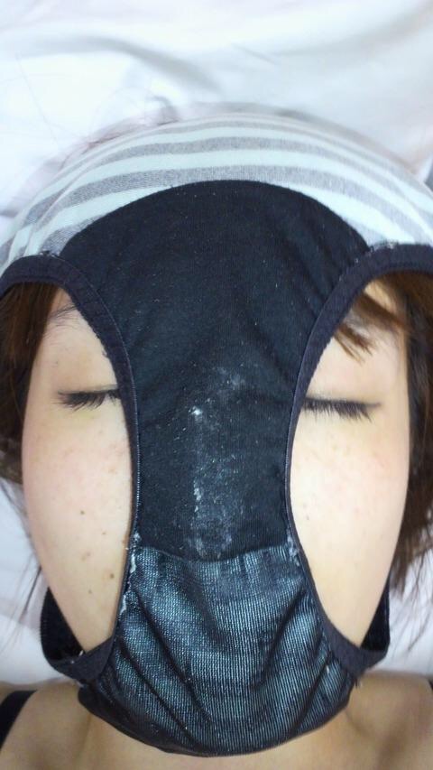 パンツ 舐める 咥える 被る エロ画像【2】