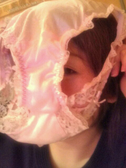 パンツ 舐める 咥える 被る エロ画像【13】