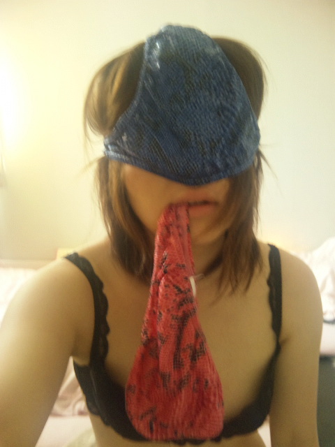 パンツ 舐める 咥える 被る エロ画像【36】