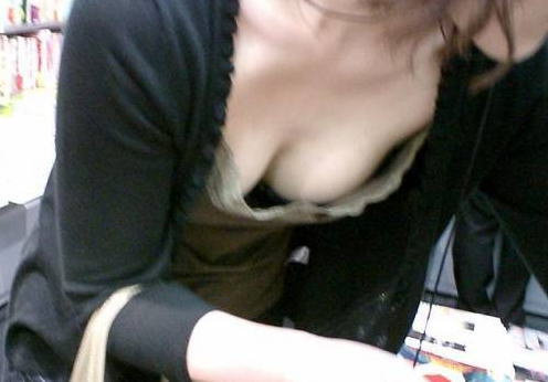胸元の警戒心が全く無い素人たちのおっぱい画像まとめｗｗｗｗ