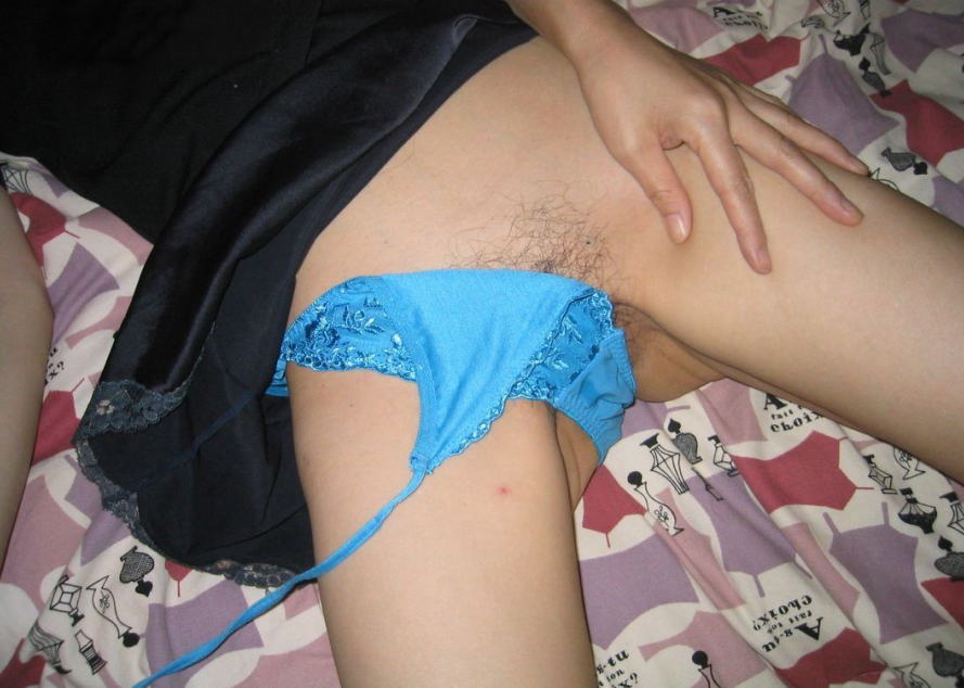 紐パン 脱ぎかけ パンツ ヒモ 紐解く エロ画像