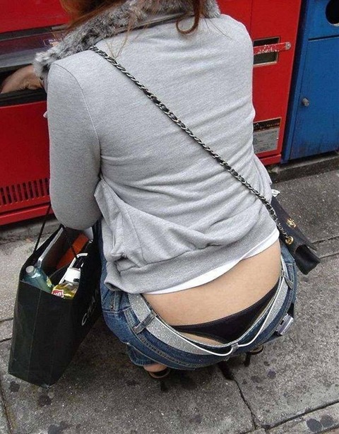 自販機 パンチラ パンモロ スケパン ハミパン エロ画像【19】
