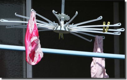 勝負下着級なセクシーランジェリーのベランダ干し画像集 ①