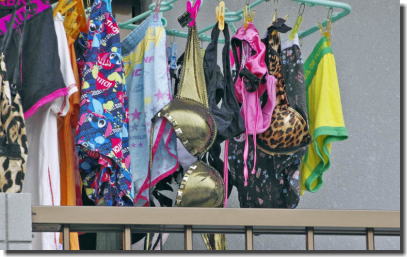 勝負下着級なセクシーランジェリーのベランダ干し画像集 ②
