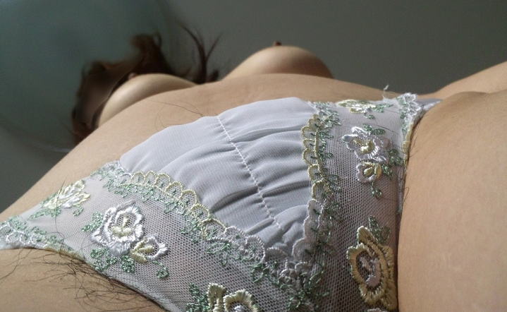下着の彼女にエロい格好させて写真撮った結果ｗｗｗｗｗｗｗｗｗ