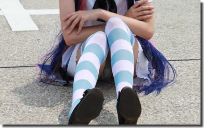パンチラしたいコスプレイヤーがやる体育座りのエロ画像 ④