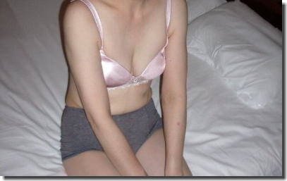 下着が上下バラバラでも気にしない不揃いな熟女のエロ画像 ①