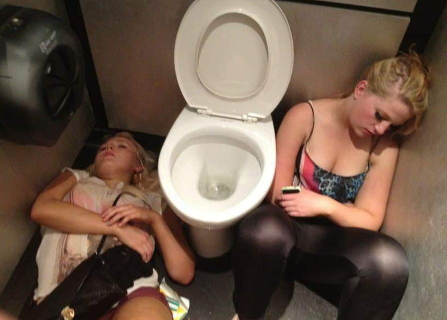 飲み過ぎ 酔っぱらい 外国人 トイレ エロ画像