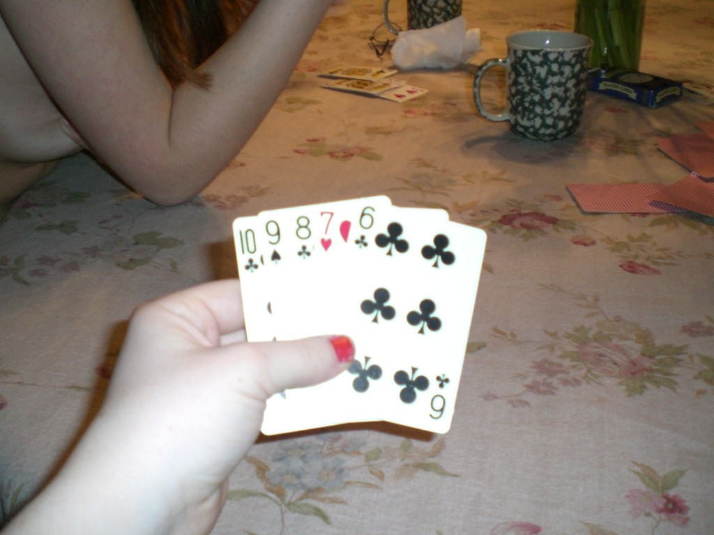 ストリップ ポーカー トランプ 脱衣 ゲーム エロ画像【4】