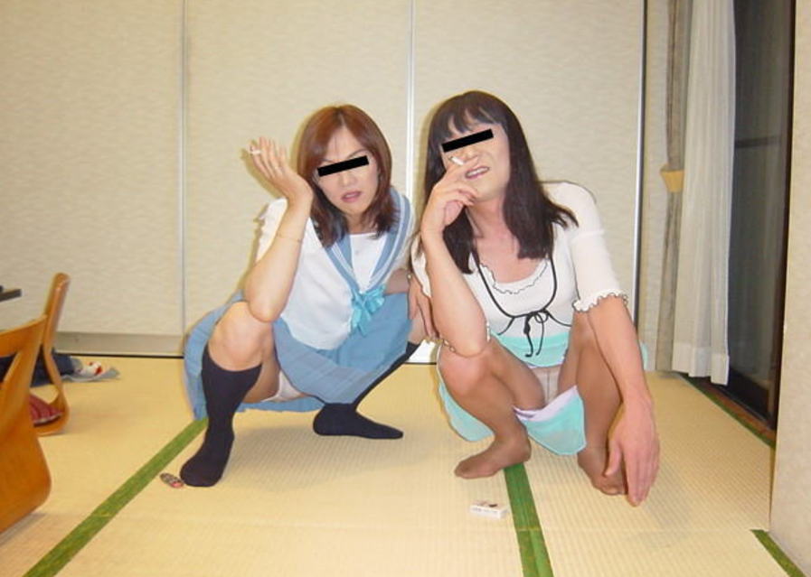 ヤンキー座り 不良っぽい うんこ座り パンチラ エロ画像