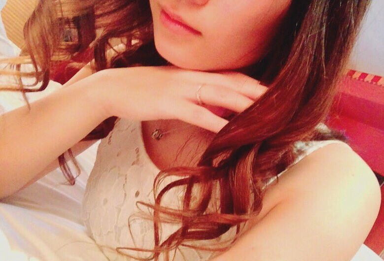 21歳の元ソープ嬢が手入れ完璧の高画質パイパンマンコ画像をTwitterに投稿ｗｗｗｗｗｗｗ