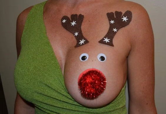 【画像あり】アメリカでセクシー過ぎるクリスマスセーターが発売され大ヒット お前ら急げ