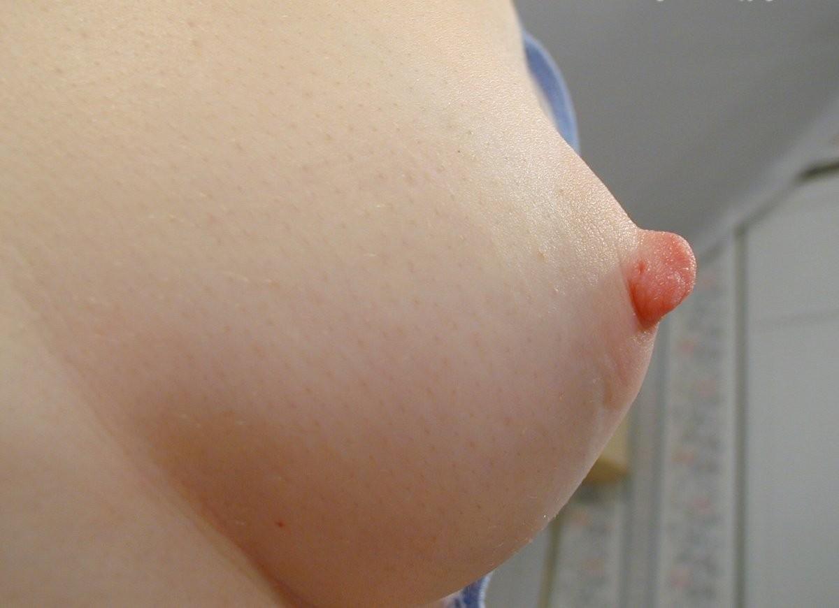 処女色 ピンク乳首 接写 乳輪 乳頭 桃色 ドアップ エロ画像【27】