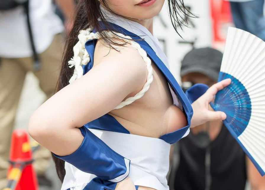 コミケの胸チラ乳首チラ！コスプレイヤーの過激な胸元画像集