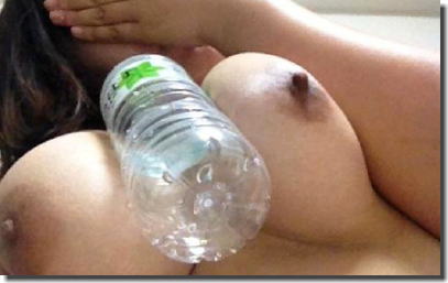 巨乳女神の擬似パイズリ！おっぱい自慢な自画撮りエロ画像 ①