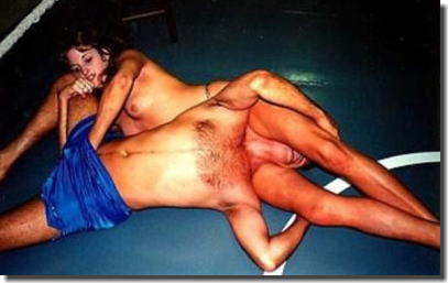 関節技や絞め技決めてる男女混合プロレスリングのエロ画像 ③