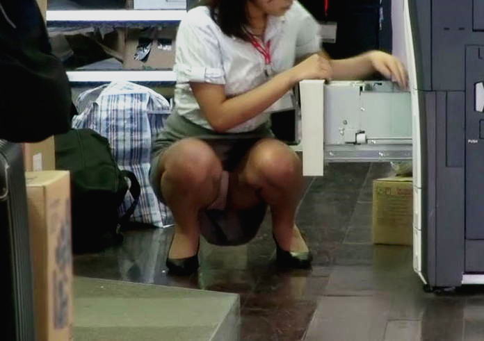 仕事始めにOLパンチラ！働く女性のパンツが最強なエロ画像