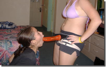 ペニスバンドを使うレズ！女同士のペニバンセックスエロ画像 ④
