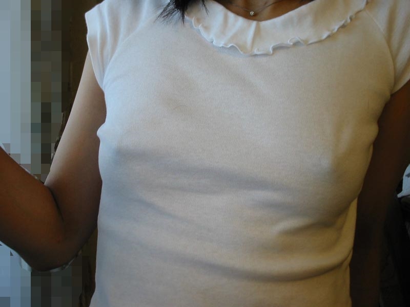 透けパン 透けブラ ノーブラ 透け乳首 家庭内 エロ画像【3】