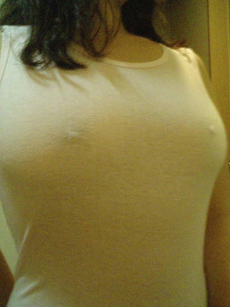 透けパン 透けブラ ノーブラ 透け乳首 家庭内 エロ画像【10】