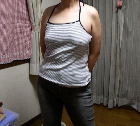 透けパン 透けブラ ノーブラ 透け乳首 家庭内 エロ画像【17】