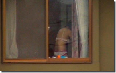 部屋での着替えを盗撮されたり身内が隠し撮りしたエロ画像 ①