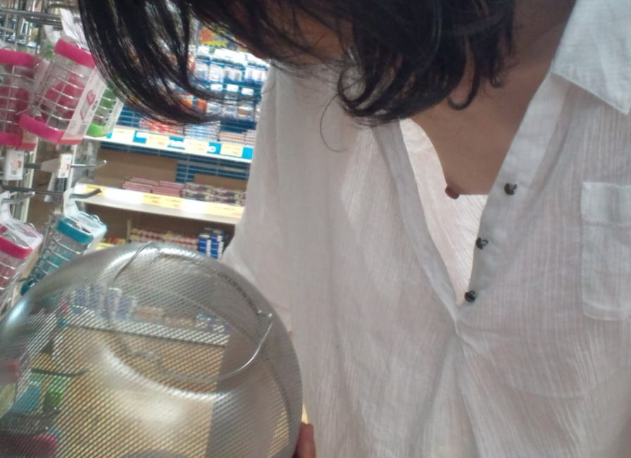 デパート スーパー 買い物 女性客 店内 胸チラ エロ画像【44】