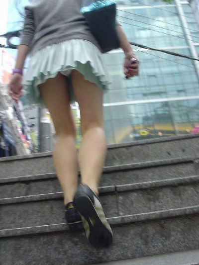 パンツ ミニスカ 階段 パンチラ エロ画像【39】