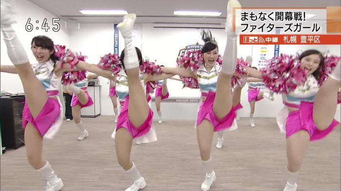 日ハムファイターズガールが夕方に集団パンチラ