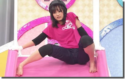 美女の股間にワレメが浮かぶマンスジ美人のエロ画像 ④