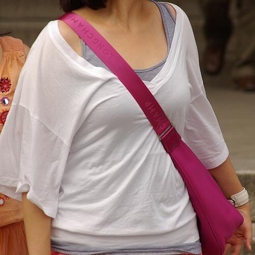 貧乳 おっぱい パイスラ たすき掛け 街撮り エロ画像【10】
