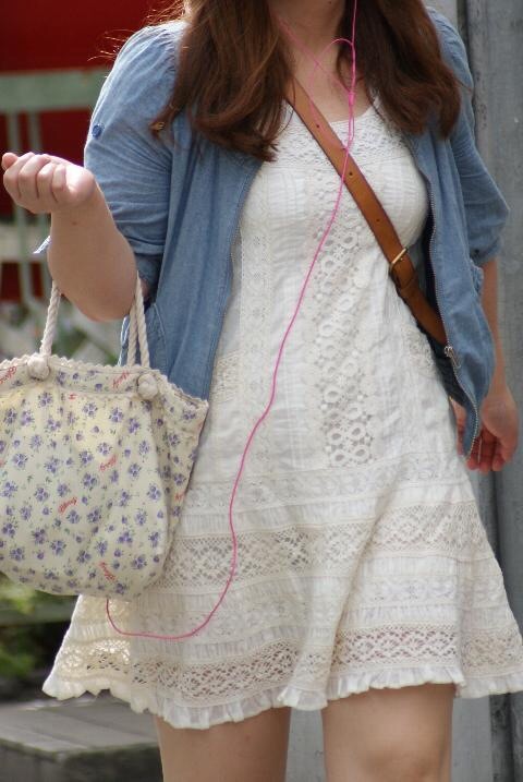 貧乳 おっぱい パイスラ たすき掛け 街撮り エロ画像【18】