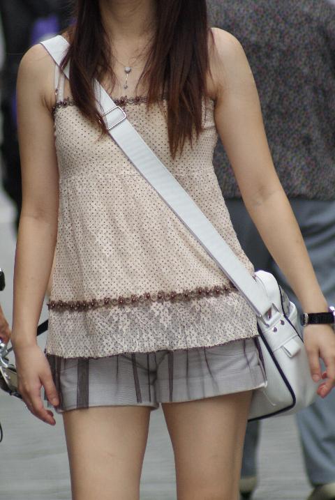 貧乳 おっぱい パイスラ たすき掛け 街撮り エロ画像【33】