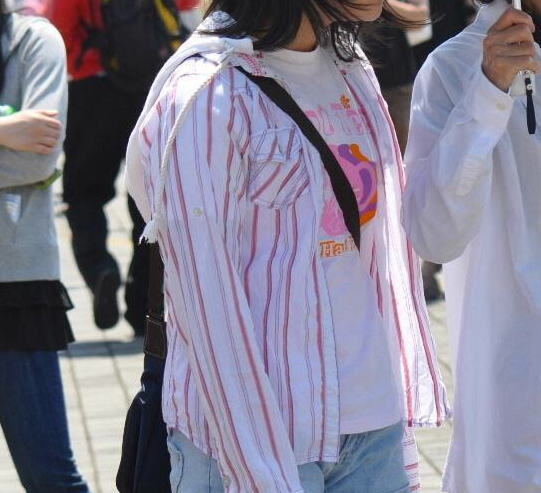 貧乳 おっぱい パイスラ たすき掛け 街撮り エロ画像【37】