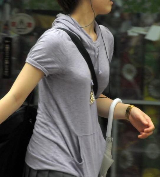 貧乳 おっぱい パイスラ たすき掛け 街撮り エロ画像【39】